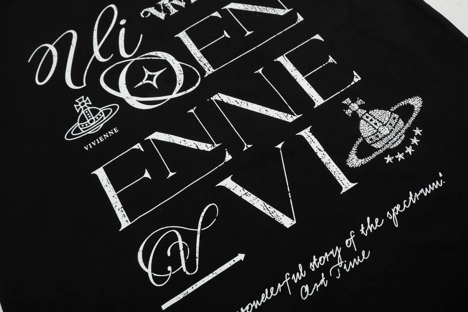 VIVI 149# "Exclusive Style" vivienne west wood Queen Mother of the West Vivienne Saturn large letter printed short sleeves. Full series of correct accessories. Every detail is completely restored. Straightforward to full Size: XS-L